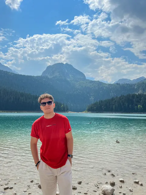 Manu Espeso by a lake in the mountains
