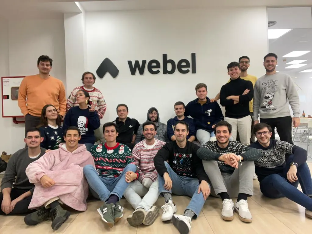 Manu Espeso con el equipo de Webel
